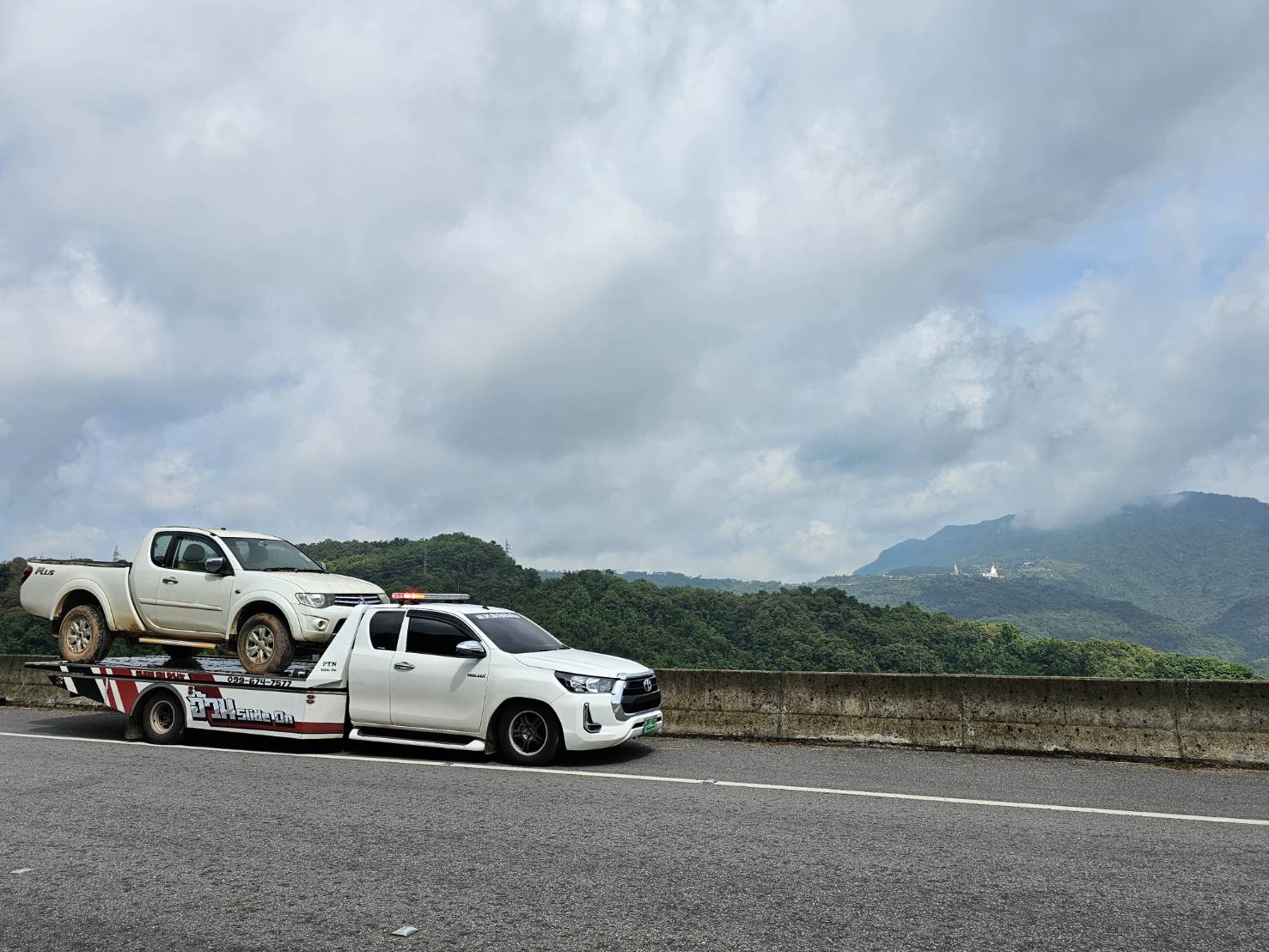 47 - https://uancarslideon24hours.com | บริการรถยก รถสไลด์ รถลากจูง บริการตลอด 24 ชั่วโมง บริการรวดเร็ว ราคาถูก